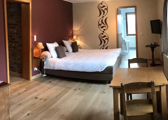 A La Ferme Du Pere Eugene 3* מאלמדי